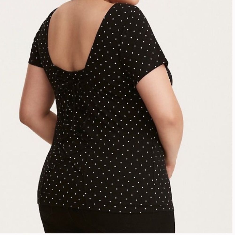🟢Torrid Polka with Ivory Polka Dot Lace-up Back Short Sleeve Top Size 5 - Picture 2 of 7